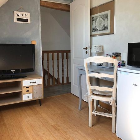 Chambre Double Avec Sdb Privee Au Milieu Des Champs Apartamento Teloché Exterior foto