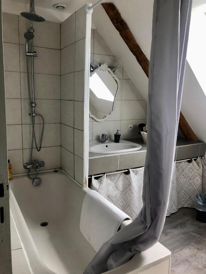 Chambre Double Avec Sdb Privee Au Milieu Des Champs Apartamento Teloché Exterior foto